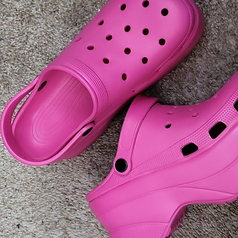 Cape Robin  croc style platform clogs in hot pink
